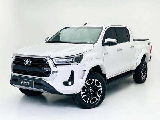 TOYOTA HILUX 2.8 D-4D TURBO DIESEL CD SRX PLUS 4X4 AUTOMÁTICO TOYOTA HILUX 2.8 D-4D TURBO DIESEL CD SRX PLUS 4X4 AUTOMÁTICO